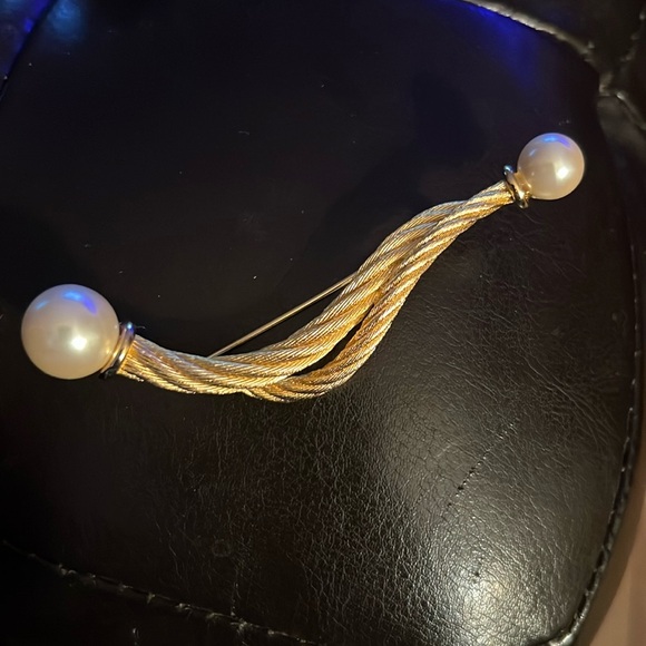 Dior Brooch - Picture 1 of 4